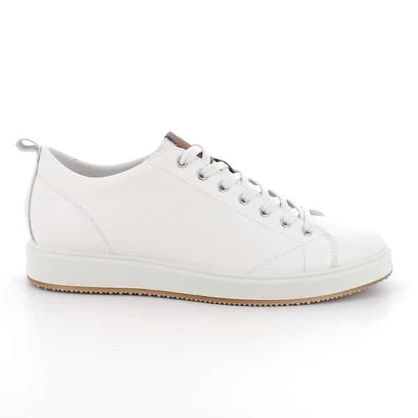 סניקרס נוחות לגברים מעור טבעי רך. סוליה קלה וגמישה לנוחות לאורך כל היום. תוצרת איטליה