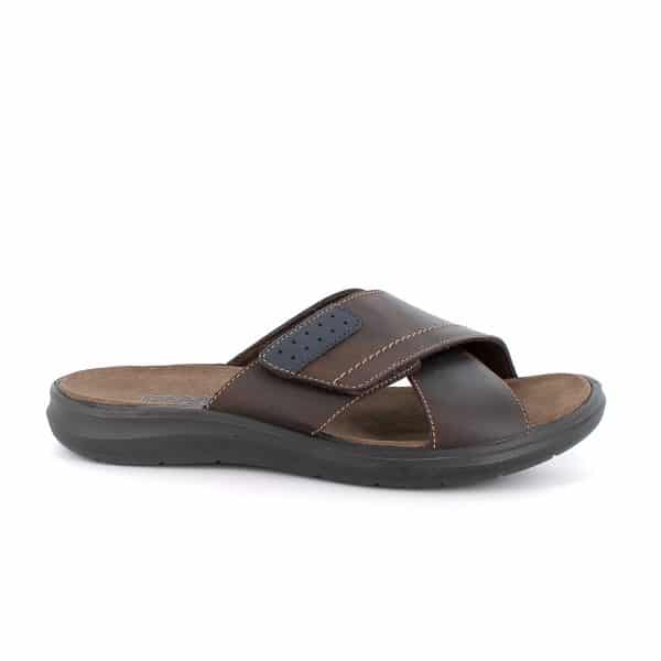 כפכפים לגברים מעור טבעי רך עם רצועה מתכווננת. סוליה עם בלימת זעזועים ומדרס נוח מעניקים נוחות בהליכה. תוצרת איטליה.
