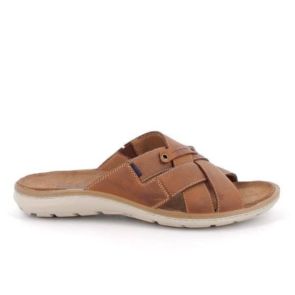 כפכפים לגברים מעור טבעי רך בעיצוב מודרני. סוליה קלה עם בלימת זעזועים ומדרס נוח מעניקים נוחות בהליכה. תוצרת איטליה.
