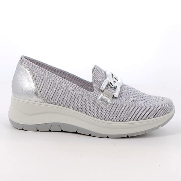 חלק העליון עשוי מבד נושם, מדרס מרופד מעור אמיתי, בולם זעזועים, נעל קלה וגמישה. תוצרת איטליה.