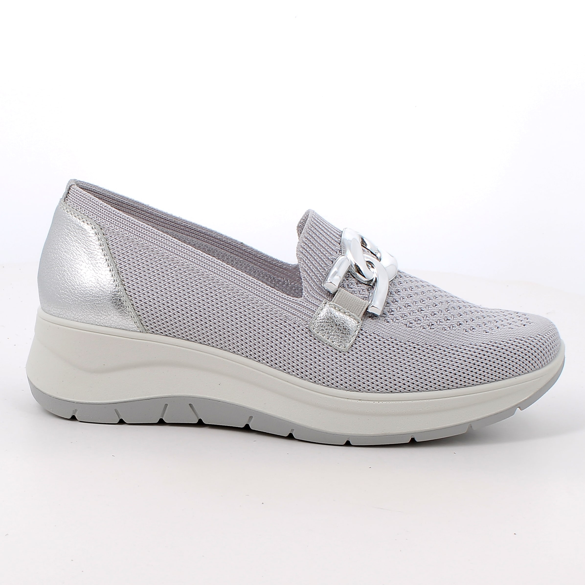 חלק העליון עשוי מבד נושם, מדרס מרופד מעור אמיתי, בולם זעזועים, נעל קלה וגמישה. תוצרת איטליה.