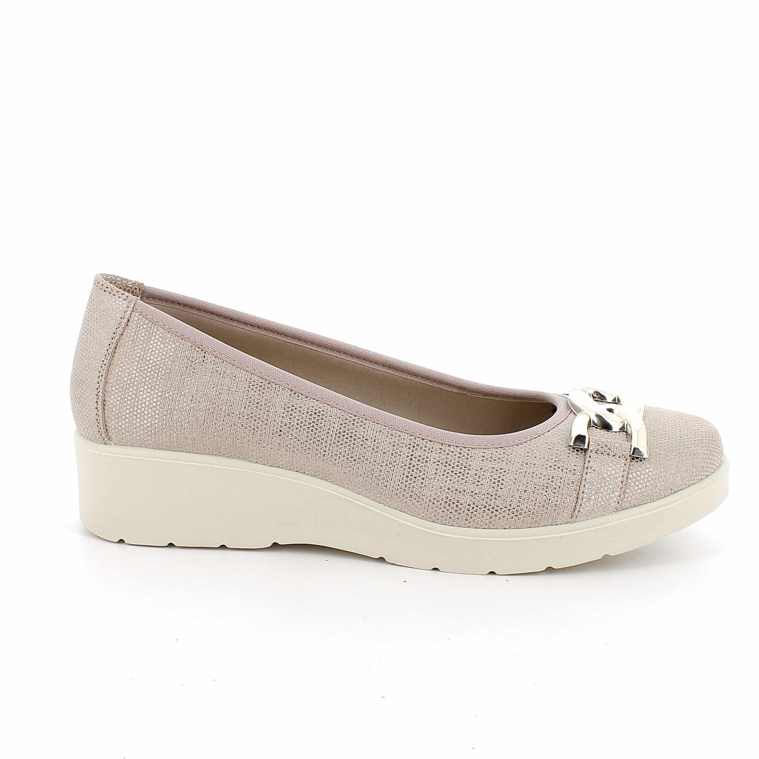 נעלי נוחות מעור טבעי רך. דגם קל במיוחד עם מדרס רך מצופה עור טבעי לנוחות לאורך כל היום. תוצרת איטליה.