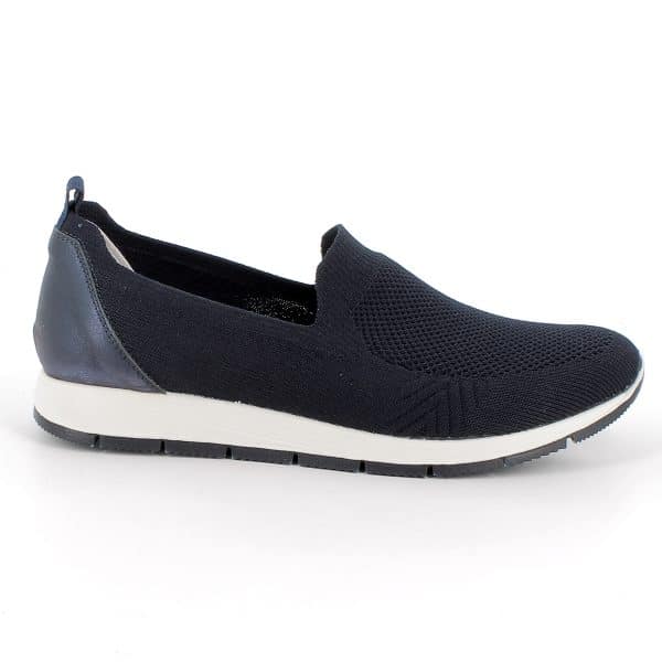 נעלי סליפ-און קלות ונוחות במיוחד עם בד נושם וגמיש להתאמה מושלמת לכף הרגל. תוצרת איטליה.
