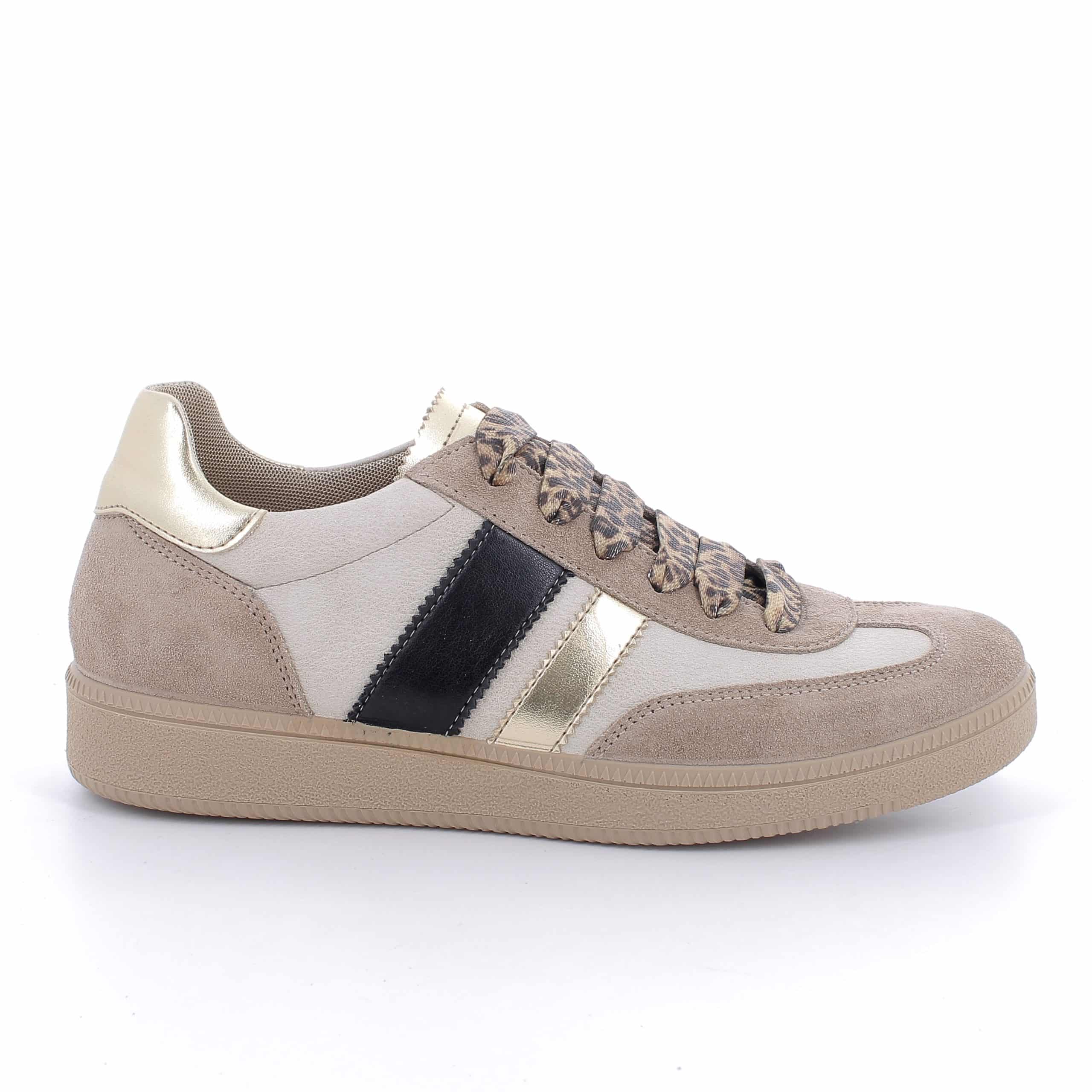 נעלי סניקרס מעור איכותי בעיצוב ספורט-אלגנט לנוחות מושלמת. דגם קל עם מדרס אורטופדי רך ובלימת זעזועים בעקב, לתמיכה ונוחות מקסימלית לאורך כל היום. תוצרת איטליה.