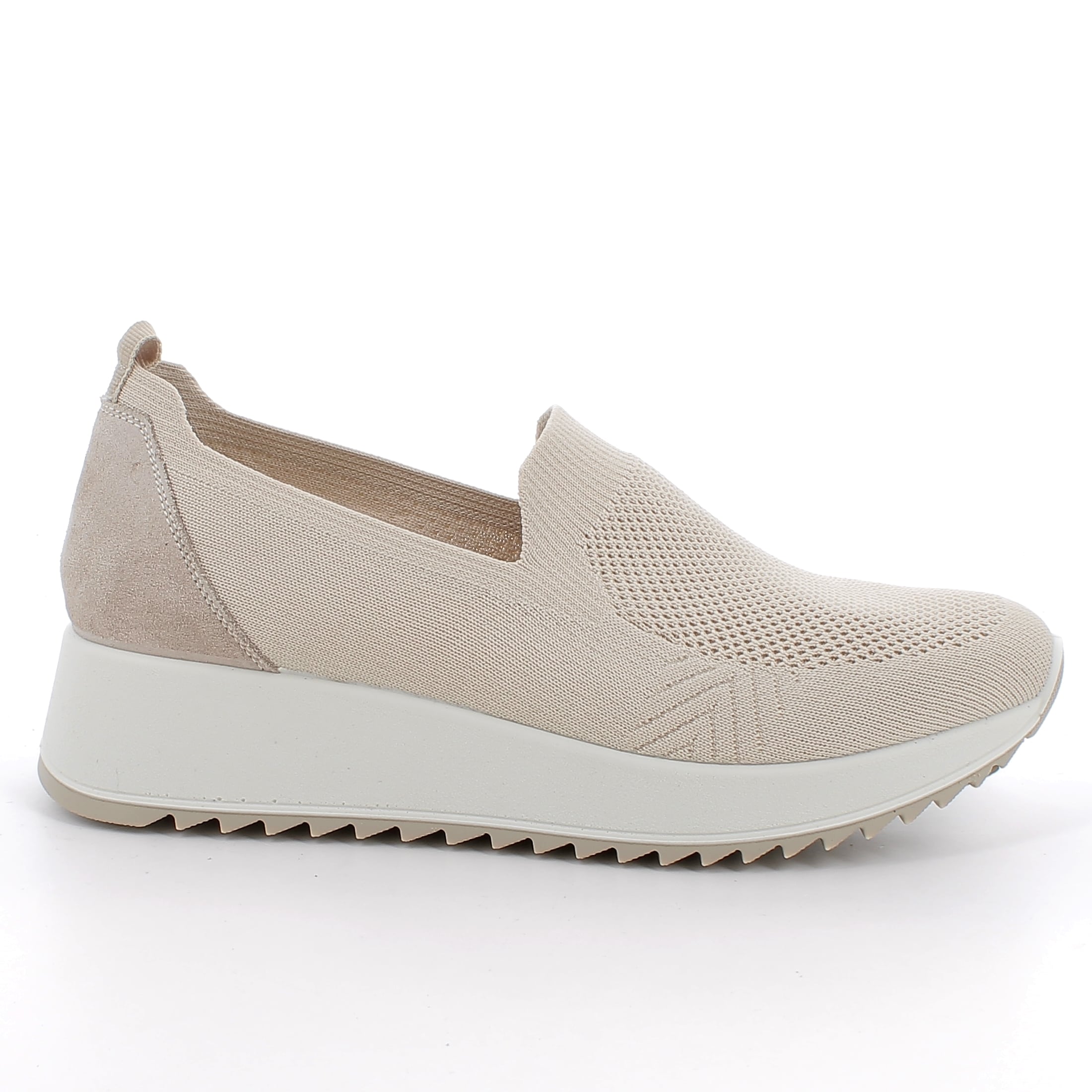 נעלי סליפ-און קלות ונוחות במיוחד עם בד נושם וגמיש להתאמה מושלמת לכף הרגל. תוצרת איטליה.