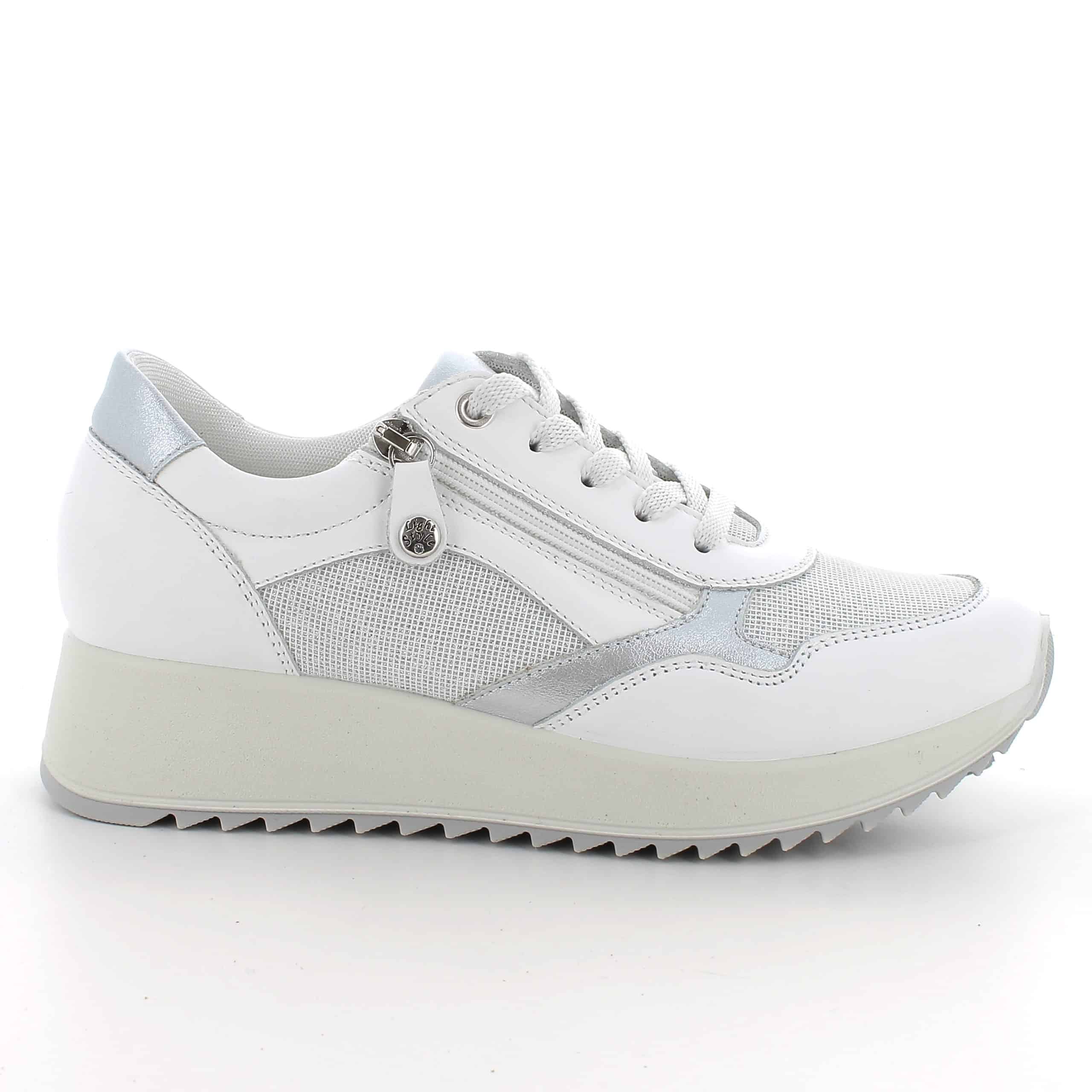 נעלי סניקרס מעור עם חורי אוורור, קלות ונוחות במיוחד, סוליה גמישה ובלימת זעזועים. תוצרת איטליה.