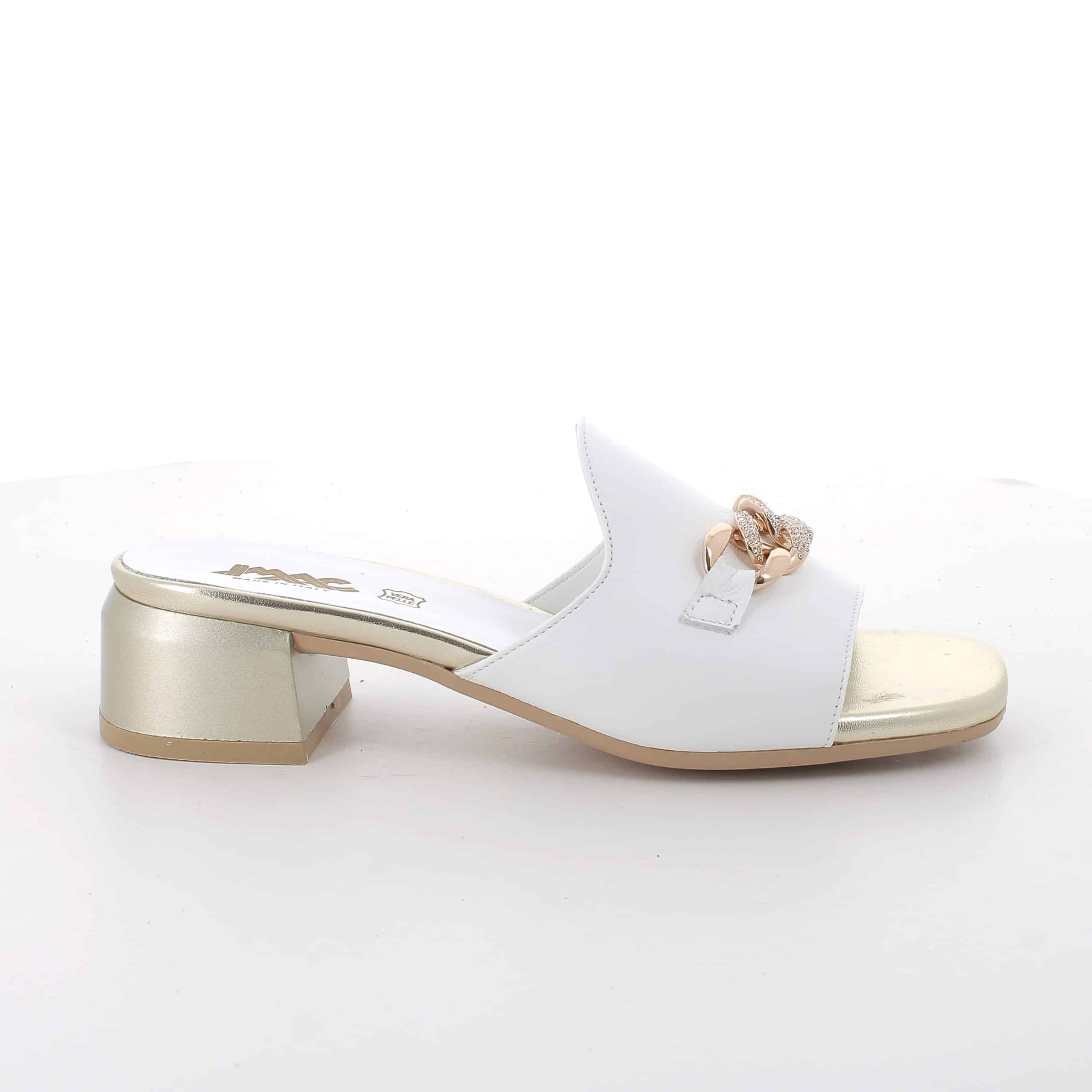 כפכפי עקב מעור איכותי חיצוני ופנימי. דגם עם מדרך רך לנוחות לאורך כל היום. תוצרת איטליה