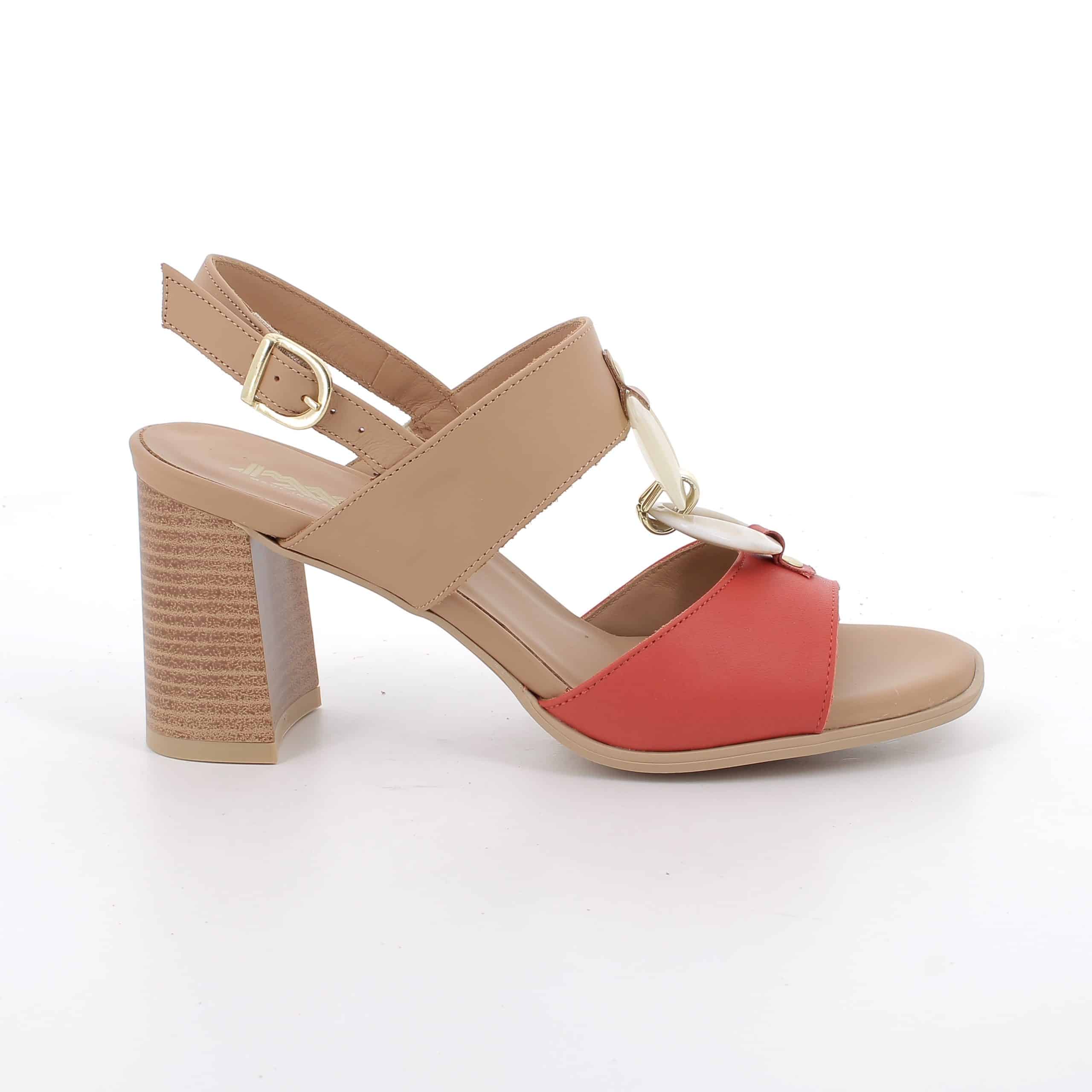 סנדלי עקב מעור איכותי בעיצוב אלגנטי עם שילוב צבעים למראה קיצי ורענן במיוחד. דגם עם מדרך רך ועקב יציב ונוח לנוחות לאורך כל היום. תוצרת איטליה.