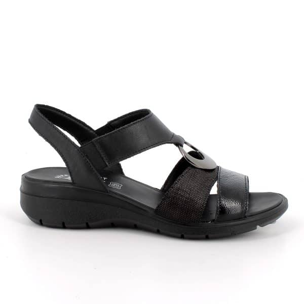 סנדלי נוחות מעור איכותי. דגם קל במיוחד עם מדרך רך, ריפוד פנימי ובלימת זעזועים לנוחות מקסימלית לאורך כל היום. תוצרת איטליה.