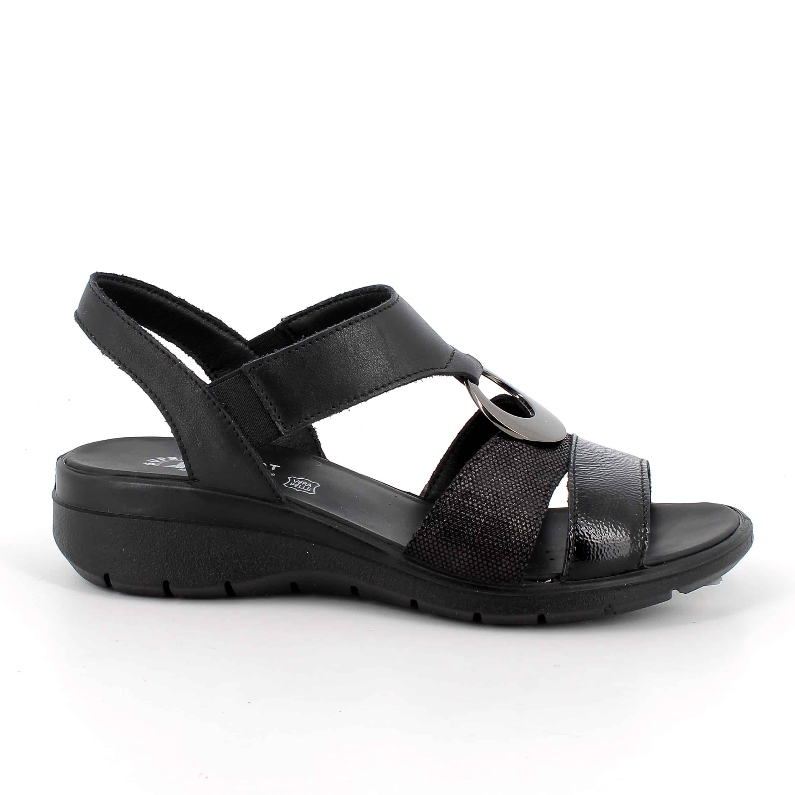 סנדלי נוחות מעור איכותי. דגם קל במיוחד עם מדרך רך, ריפוד פנימי ובלימת זעזועים לנוחות מקסימלית לאורך כל היום. תוצרת איטליה.