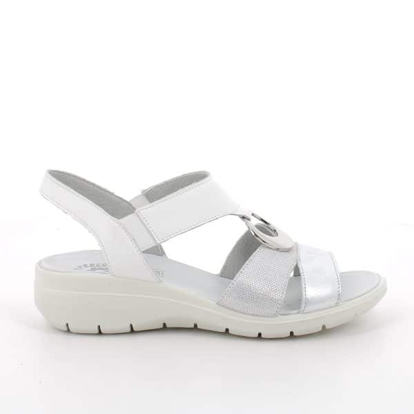 סנדלי נוחות מעור איכותי. דגם קל במיוחד עם מדרך רך, ריפוד פנימי ובלימת זעזועים לנוחות מקסימלית לאורך כל היום. תוצרת איטליה.