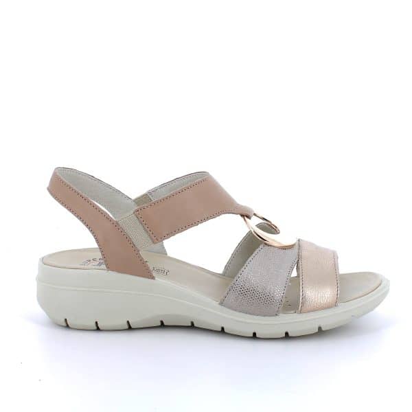 סנדלי נוחות מעור איכותי. דגם קל במיוחד עם מדרך רך, ריפוד פנימי ובלימת זעזועים לנוחות מקסימלית לאורך כל היום. תוצרת איטליה.