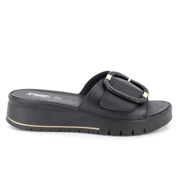 כפכפי עור איכותי בעיצוב מודרני עם אבזם דקורטיבי. דגם קל ונוח במיוחד עם מדרך רך ובלימת זעזועים. תוצרת איטליה