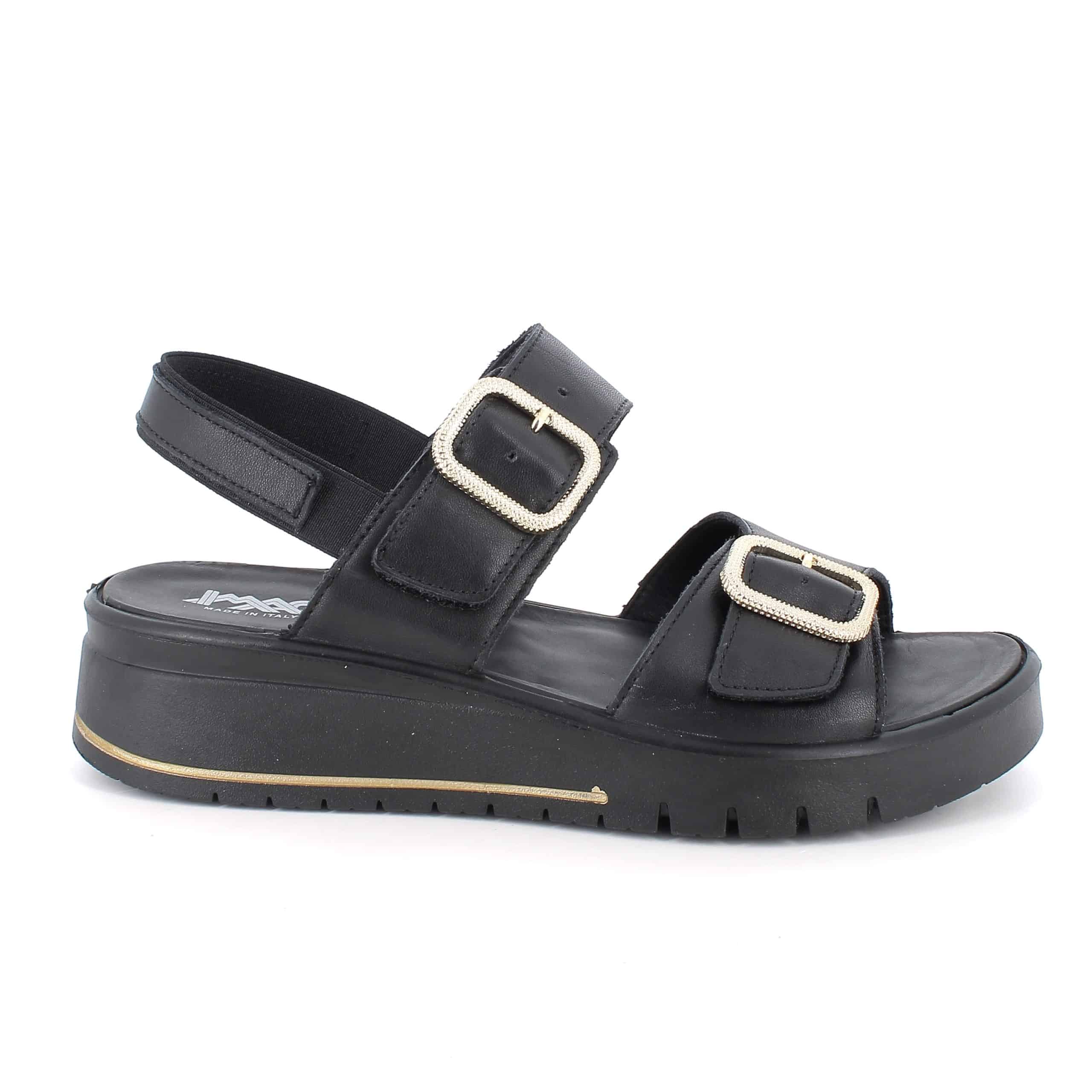 סנדלי עור איכותי בעיצוב מודרני עם אבזמים דקורטיביים מתכווננים. דגם קל ונוח במיוחד עם מדרך רך ובלימת זעזועים. תוצרת איטליה