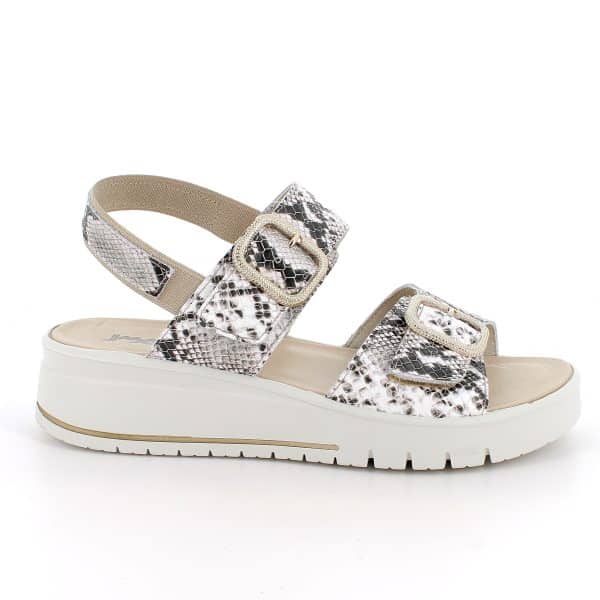 סנדלי עור איכותי בעיצוב מודרני עם אבזמים דקורטיביים מתכווננים. דגם קל ונוח במיוחד עם מדרך רך ובלימת זעזועים. תוצרת איטליה.