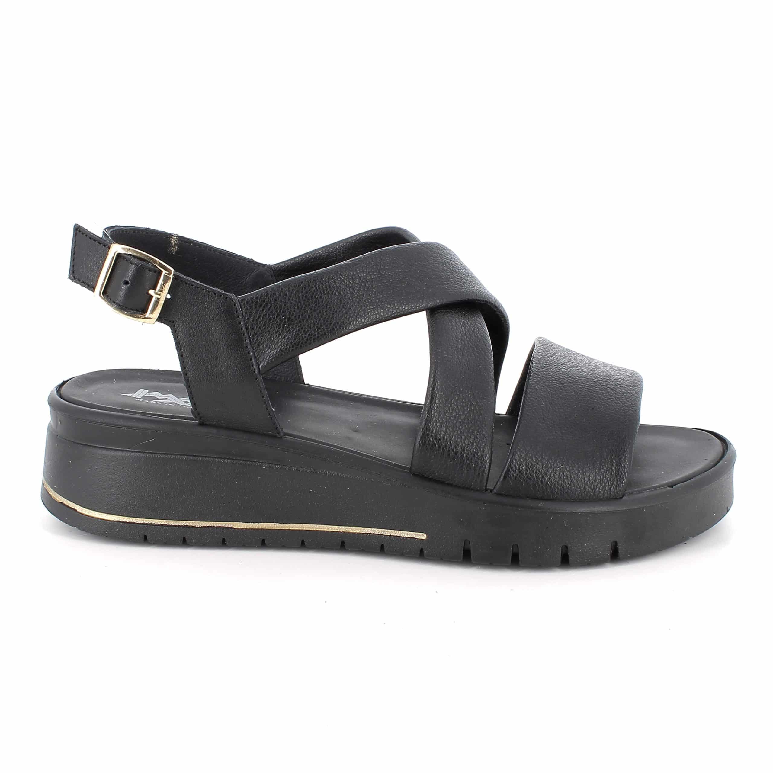 סנדלים בעיצוב מודרני עם רצועות רכות במיוחד. דגם קל ונוח במיוחד עם מדרס עור רך ובלימת זעזועים. תוצרת איטליה.