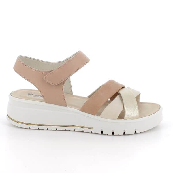 סנדלים בעיצוב מודרני עם רצועות רכות במיוחד. דגם קל ונוח במיוחד עם מדרס עור רך ובלימת זעזועים. תוצרת איטליה.