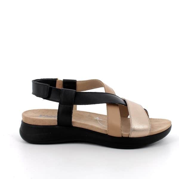 סנדלים מעור איכותי בעיצוב מודרני עם רצועות רכות ונוחות במיוחד. דגם קל במיוחד עם מדרס רך ובלימת זעזועים לתחושת נוחות מקסימלית לאורך כל היום. תוצרת איטליה.