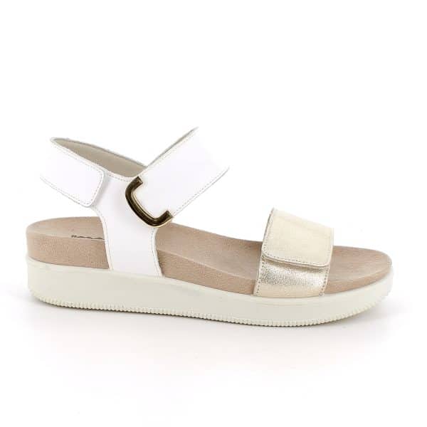 סנדלי עור עם אבזם דקורטיבי. דגם קל עם מדרס רך, סוליה גמישה ובלימת זעזועים לנוחות מקסימלית לאורך כל היום. תוצרת איטליה.