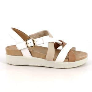 סנדלים עם רצועות רכות במיוחד. דגם קל עם מדרס אורטופדי, סוליה גמישה ובלימת זעזועים לנוחות מקסימלית לאורך כל היום. תוצרת איטליה.