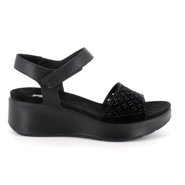 סנדלי עור עם רצועת סקוץ' לנעילה קלה ויציבה. דגם קל עם מדרס רך, סוליה גמישה ובלימת זעזועים לנוחות מקסימלית לאורך כל היום. תוצרת איטליה