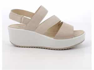 עור אמיתי, רפידת נוחות אנטומית המקנה הליכה בתחושה רכה ונעימה. תוצרת איטליה.