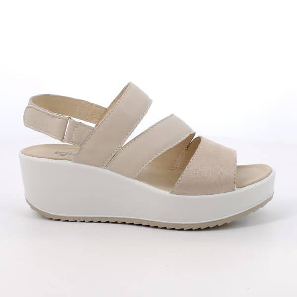 עור אמיתי, רפידת נוחות אנטומית המקנה הליכה בתחושה רכה ונעימה. תוצרת איטליה.