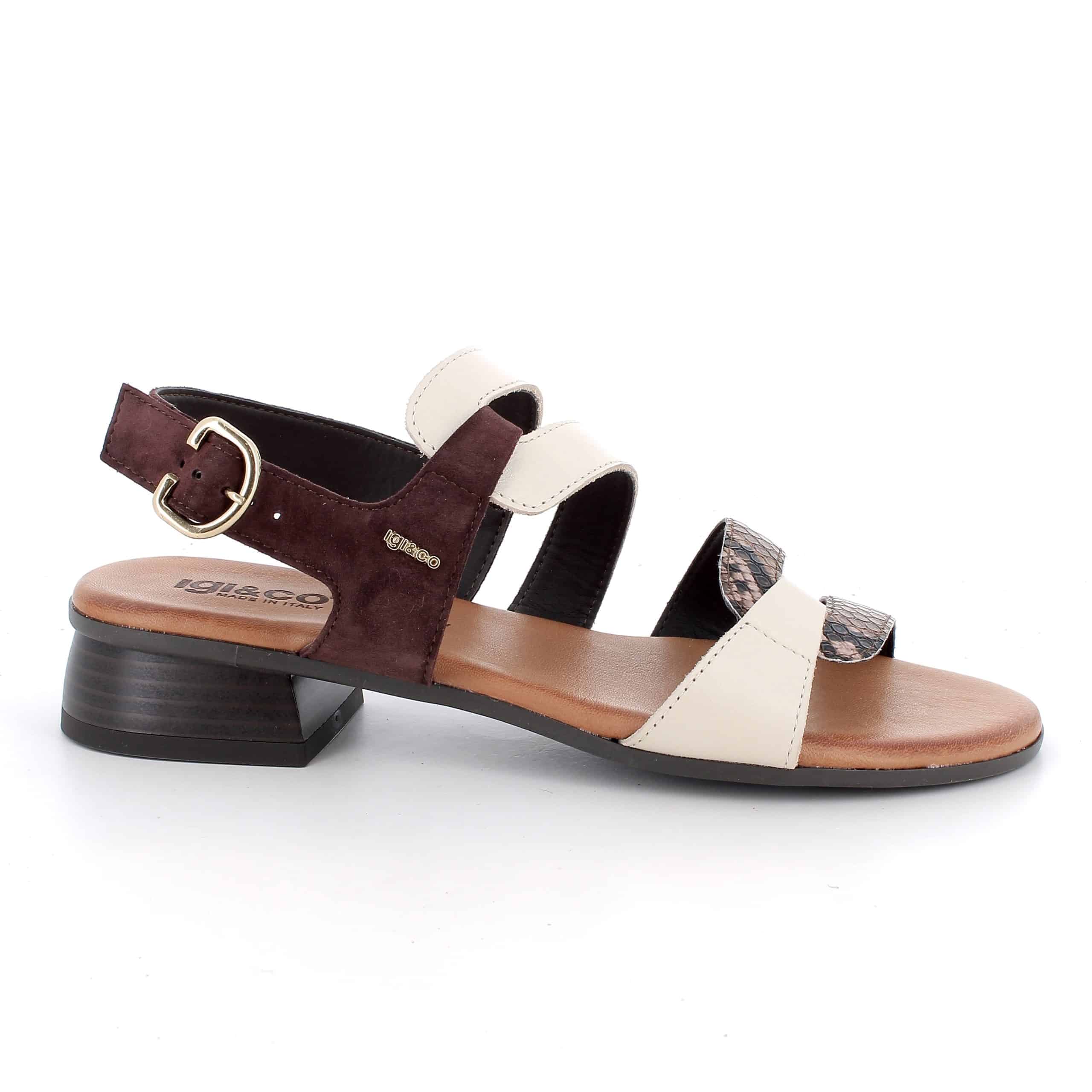 סנדלי עור בעיצוב אלגנטי ונקי. דגם עם מדרס רך בעל ריפוד עדין, המעניק תחושת נוחות לאורך כל היום. תוצרת איטליה.